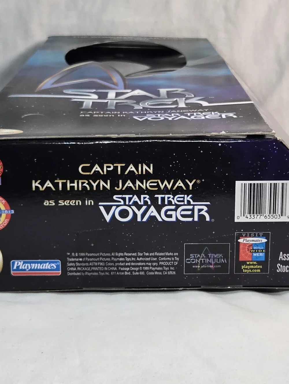 Vintage Star Trek Voyager Captain Kathryn Janeway 12